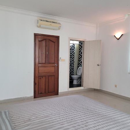 Yana House Phnom Penh Hotel Екстериор снимка
