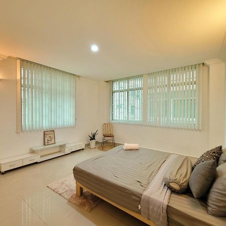 Yana House Phnom Penh Hotel Екстериор снимка