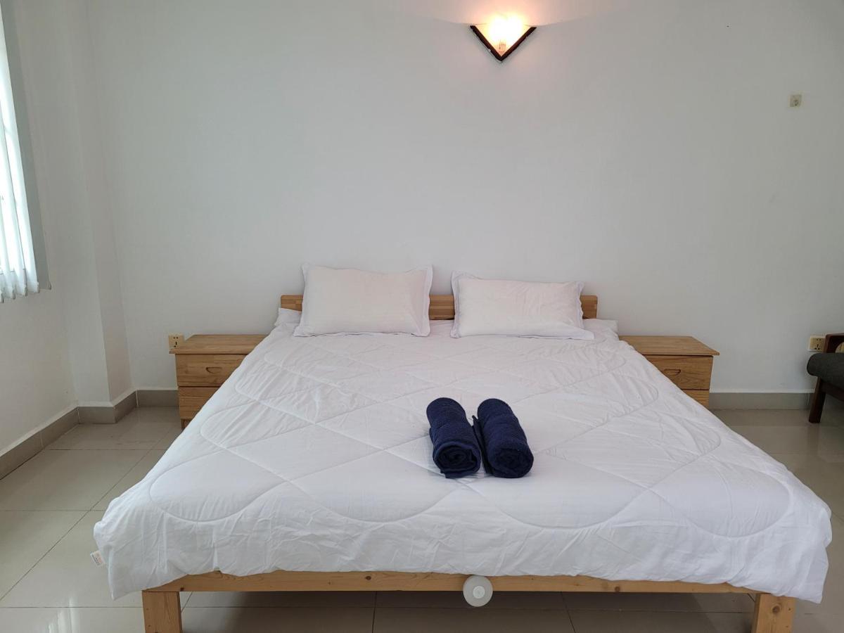 Yana House Phnom Penh Hotel Екстериор снимка