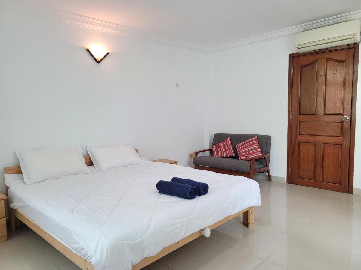 Yana House Phnom Penh Hotel Екстериор снимка