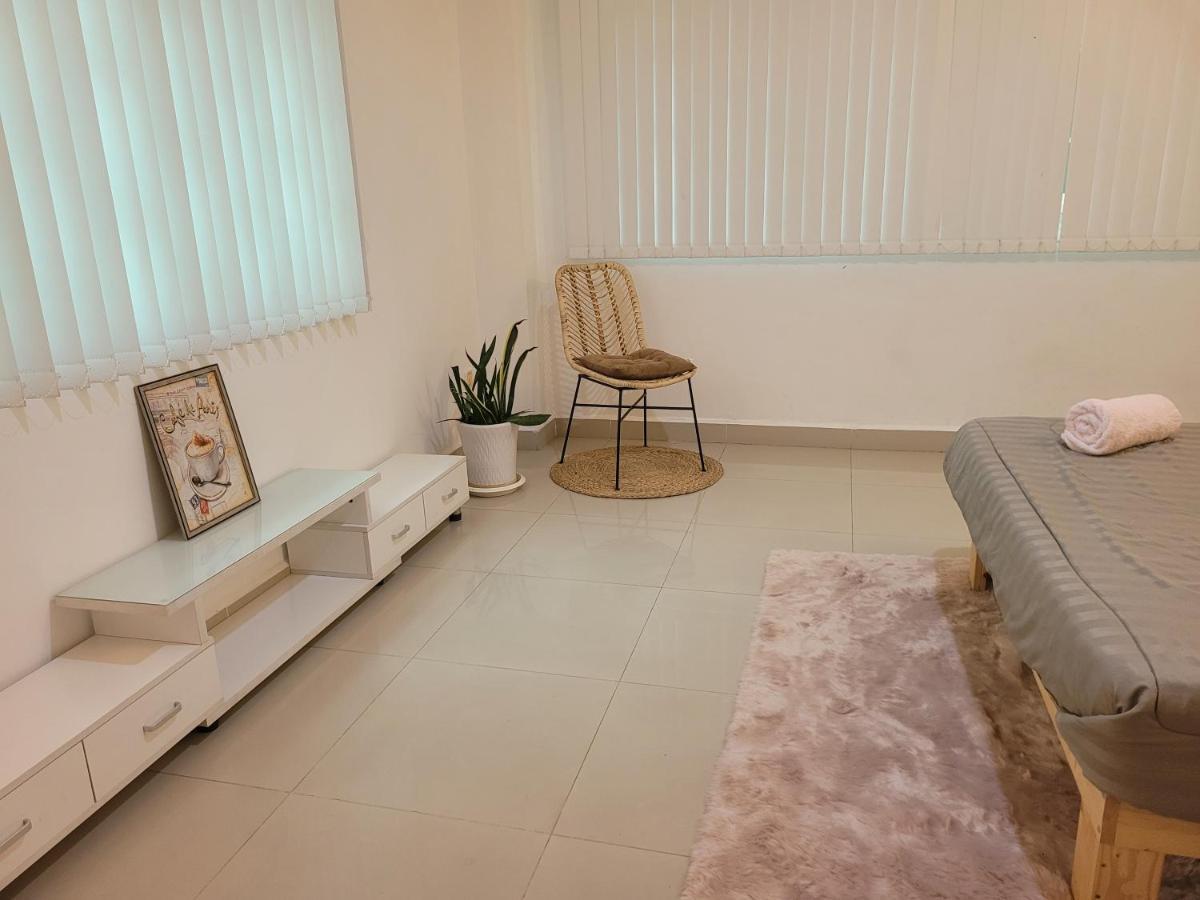 Yana House Phnom Penh Hotel Екстериор снимка