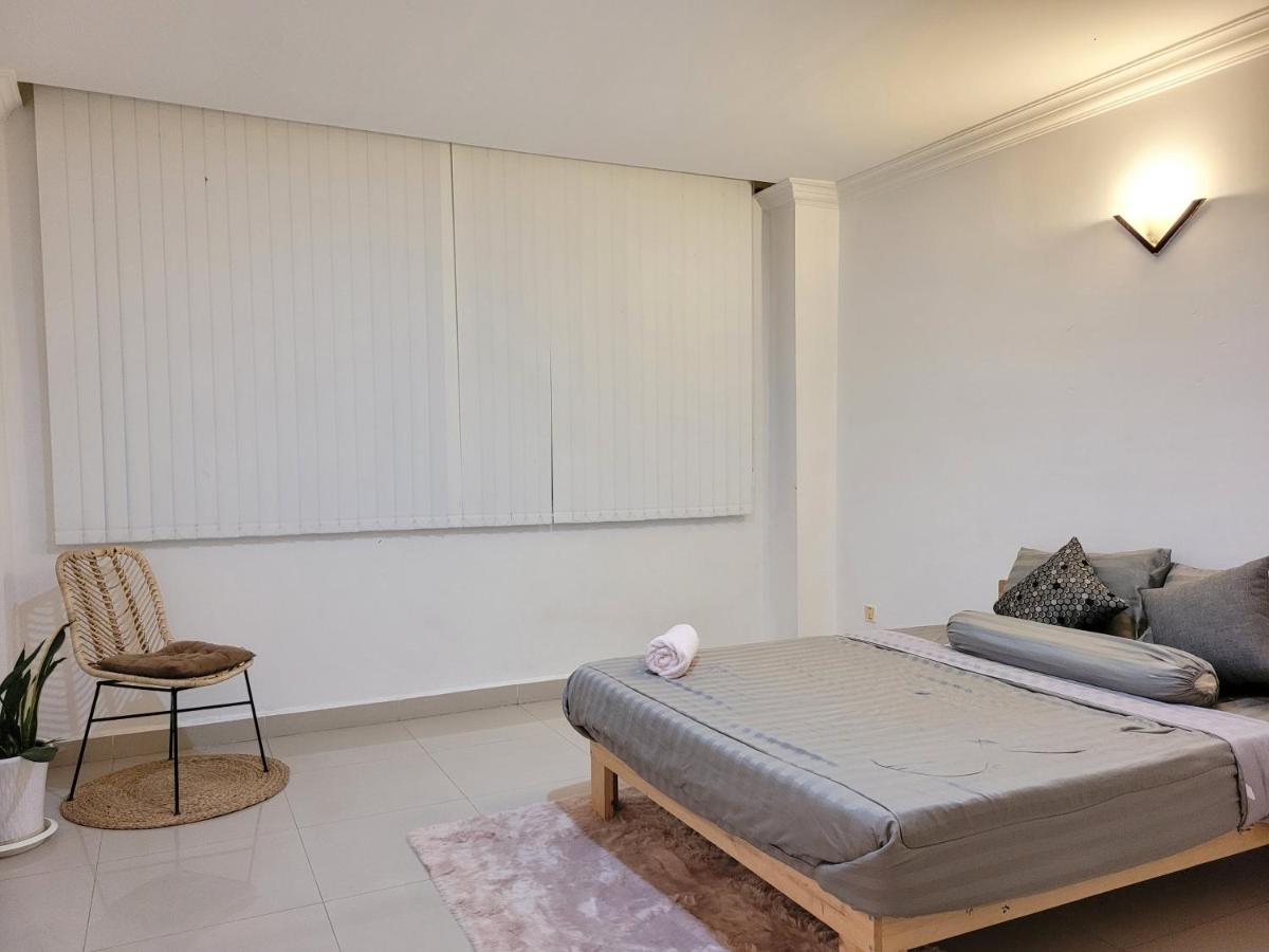 Yana House Phnom Penh Hotel Екстериор снимка