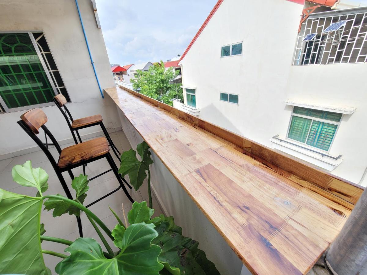 Yana House Phnom Penh Hotel Екстериор снимка