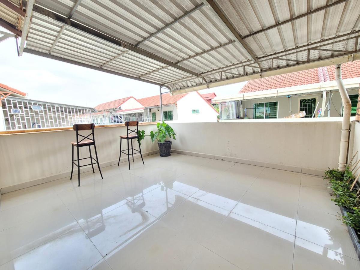 Yana House Phnom Penh Hotel Екстериор снимка